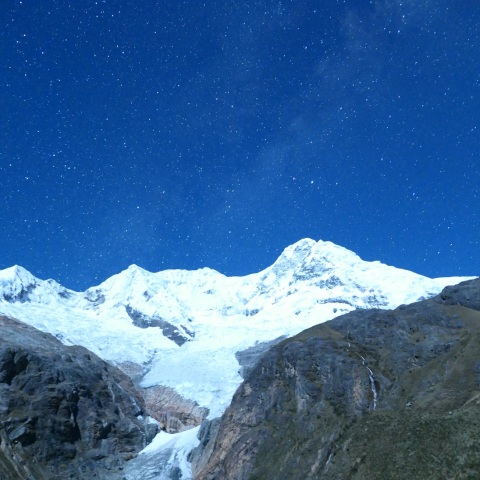 流れ落ちる氷河、銀河