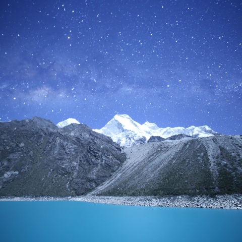 パロン湖に横たわる銀河