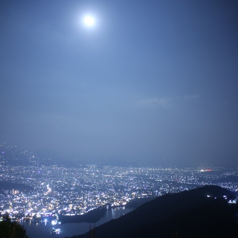 ポカラの十六夜月