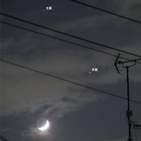 雲間から覗く月・木星・土星