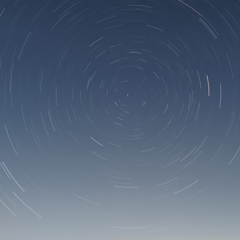 北の夜空と煌めく街