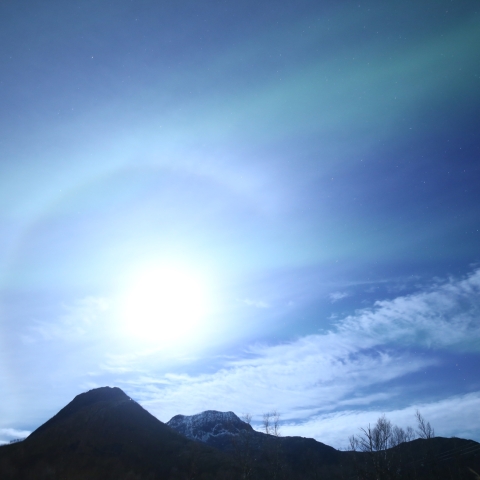 月暈と幻月環オーロラ