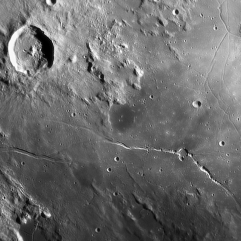 Rima Hyginus（ヒギヌス谷）周辺