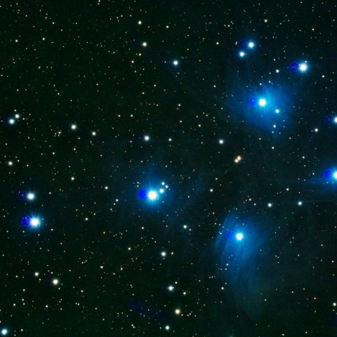 M45（すばる・プレアデス星団）