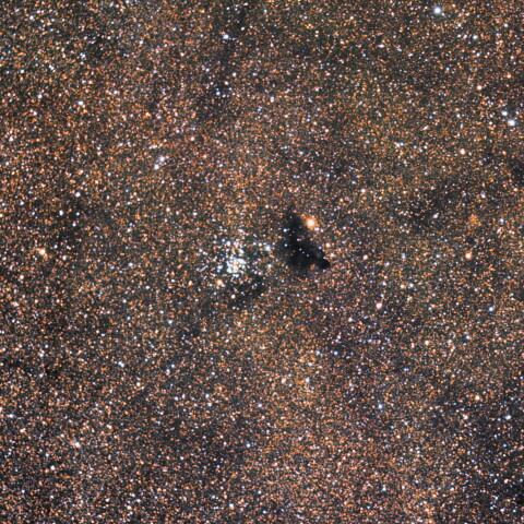 散開星団NGC6520と暗黒星雲B86
