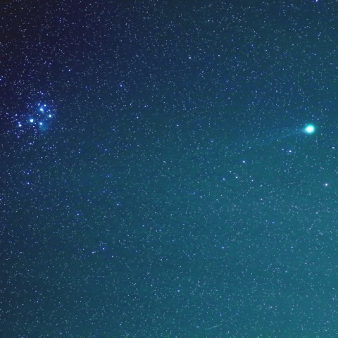 M45とラヴジョイ彗星