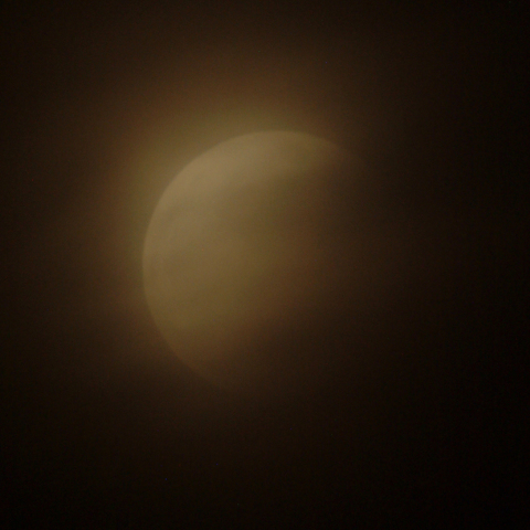 雲中の部分月食