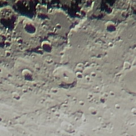 初心者用望遠鏡で撮るピッコロミニクレーター