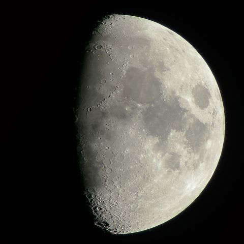 初心者用望遠鏡で撮る齢9.1の月