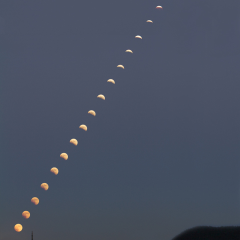 五重塔と皆既月食
