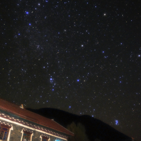 遗留的秋季星空