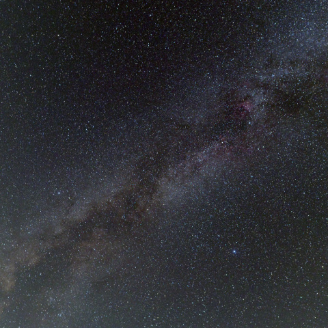 西に傾いた夏の天の川