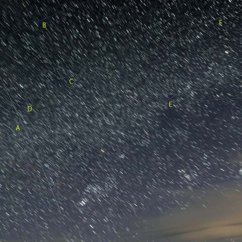 薄明時の星座と人工天体-2