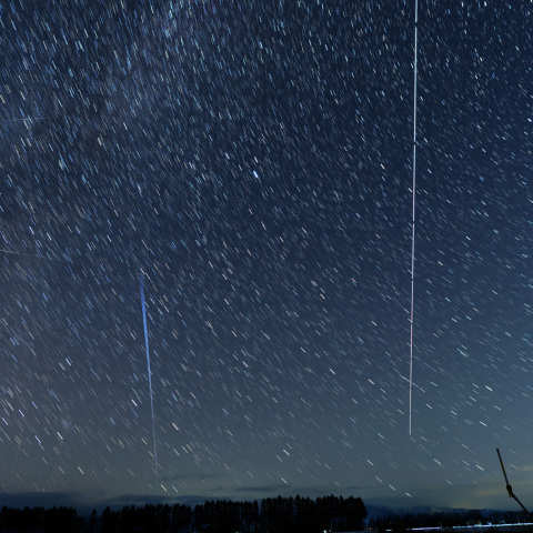 ISSとスターリンク衛星G6-30  (23-12-02)