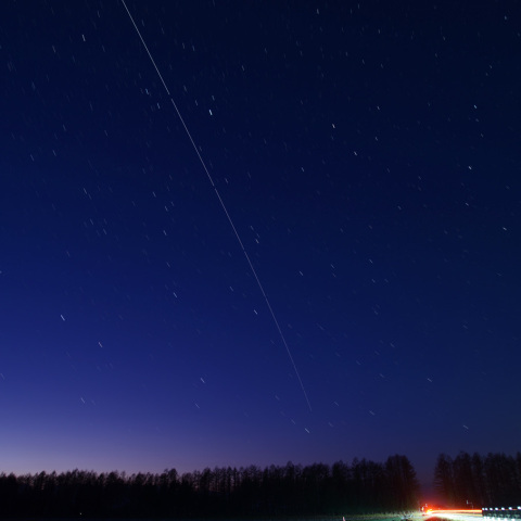 西天を昇るISS (23-12-05)