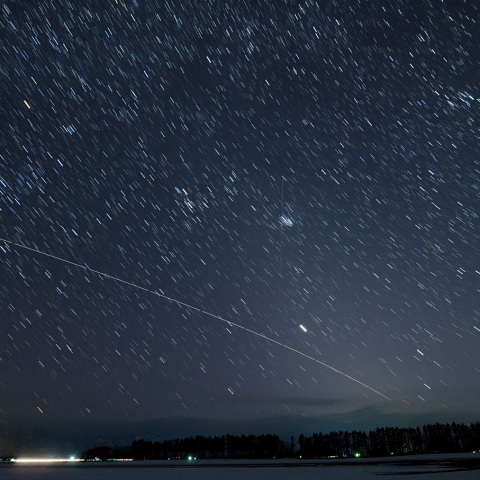 西天の黄道光とISS