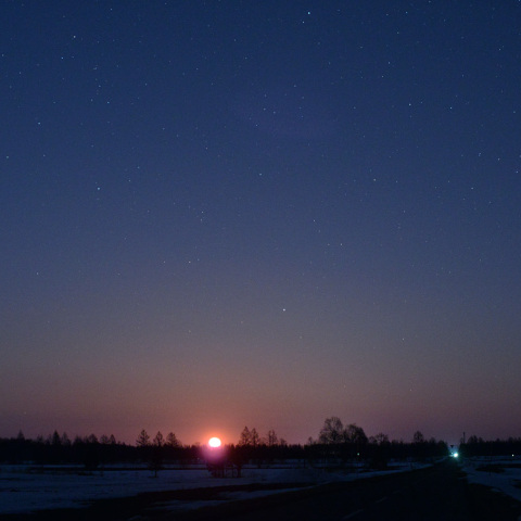 昇るおとめ座と月齢17の月