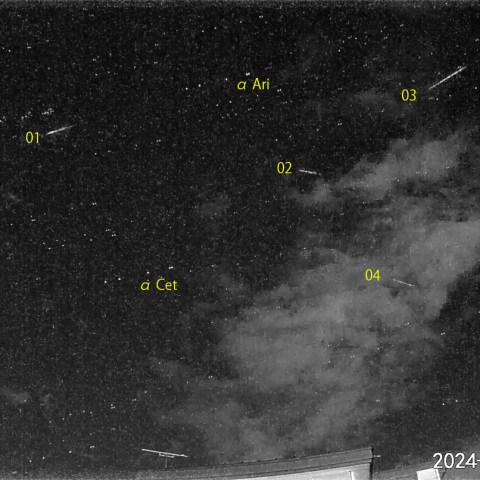 夜半前の流星 (24-10-09)