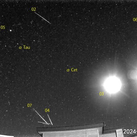 夜半前の流星 (24-11-11)