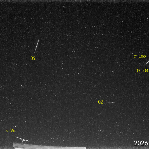 夜半前の流星S (26-04-19)