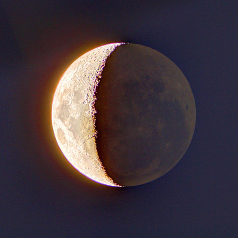 8月31日の月と地球照