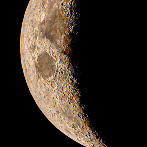 月齢4.6の月面北部