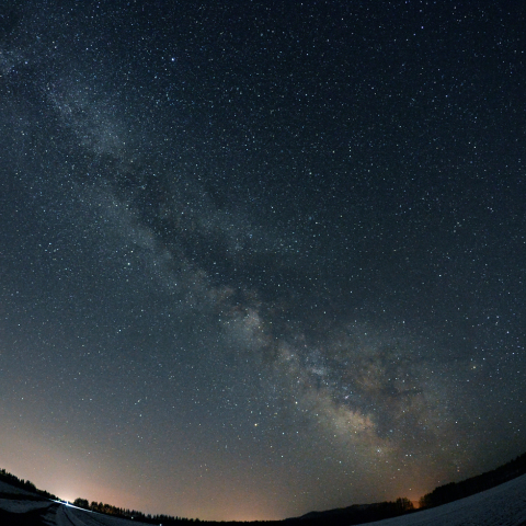 夏の天の川と雪原