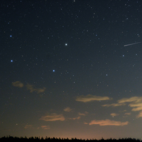 地球の影に入るISS