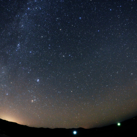 秋の天の川と対日照