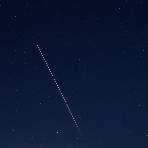 地球の影に入るISS