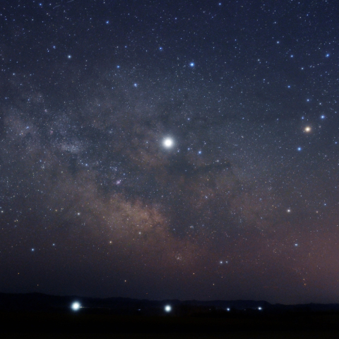 昇る天の川と惑星