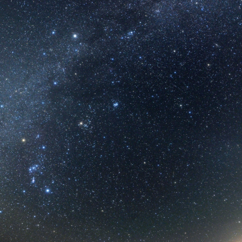 冬の天の川と対日照