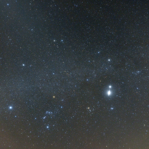 冬の星座と閃光衛星