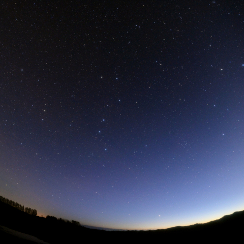 薄明時の北東天