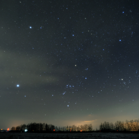 西に傾いた冬の星座