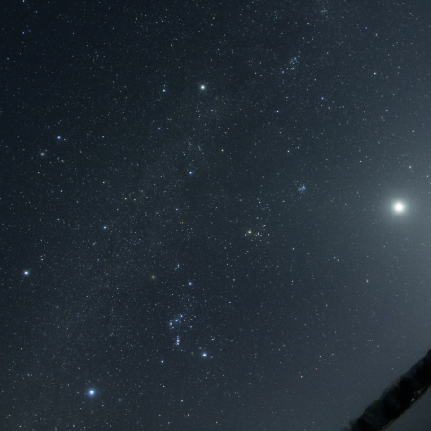 冬のダイヤモンドと金星