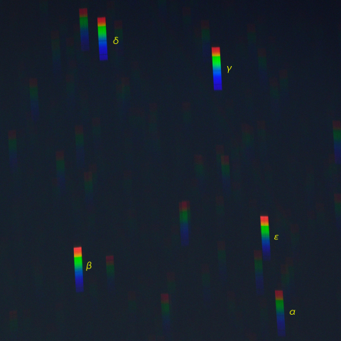 からす座のスペクトル