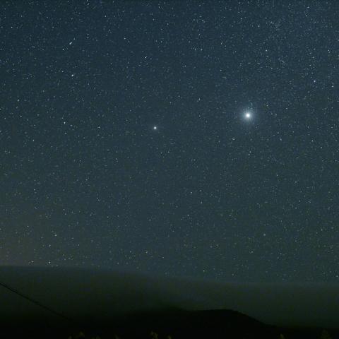 あふれ出す雲海と木星・土星