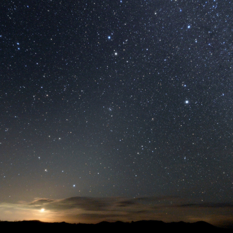 東天の黄道光と昇る月