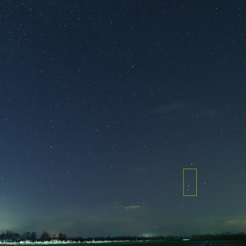 北斗をかすめる流星