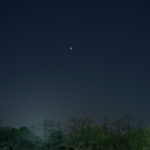 西に傾いた木星