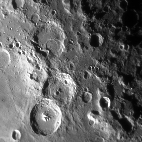 三連クレーター