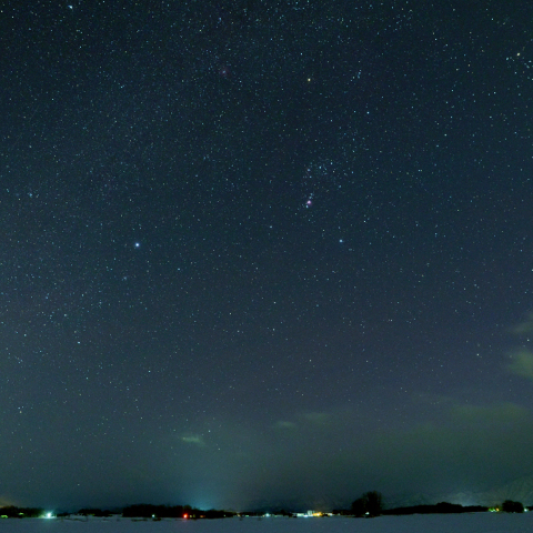 西に傾く冬の星座