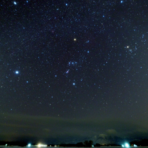 西に傾く冬の星座