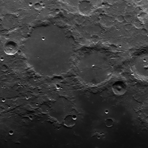 三連クレーターと雲の海