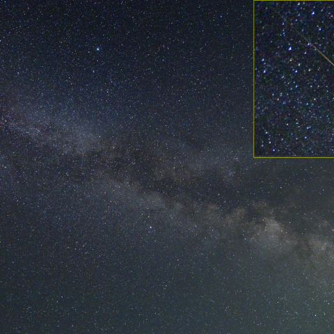 夏の天の川と流星