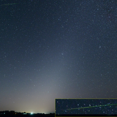 東天の黄道光と流星