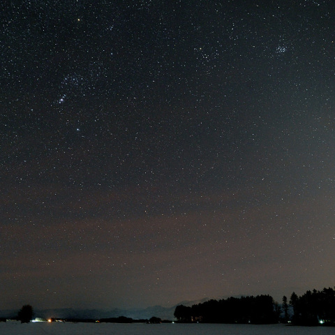 西に傾いた冬の星座