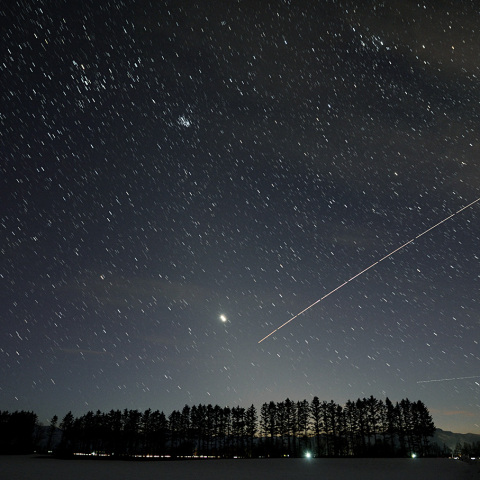 西天の黄道光とISS