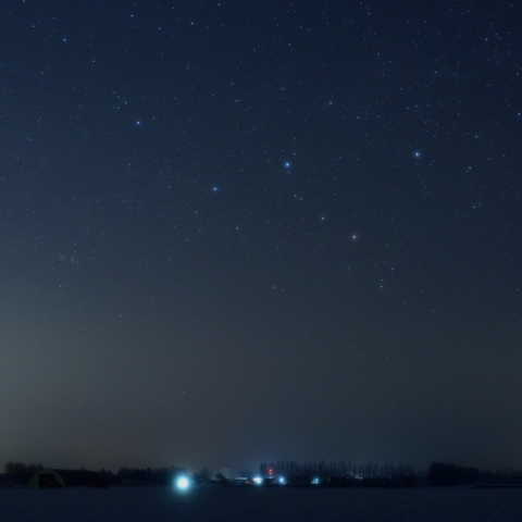 下方経過するカシオペヤ